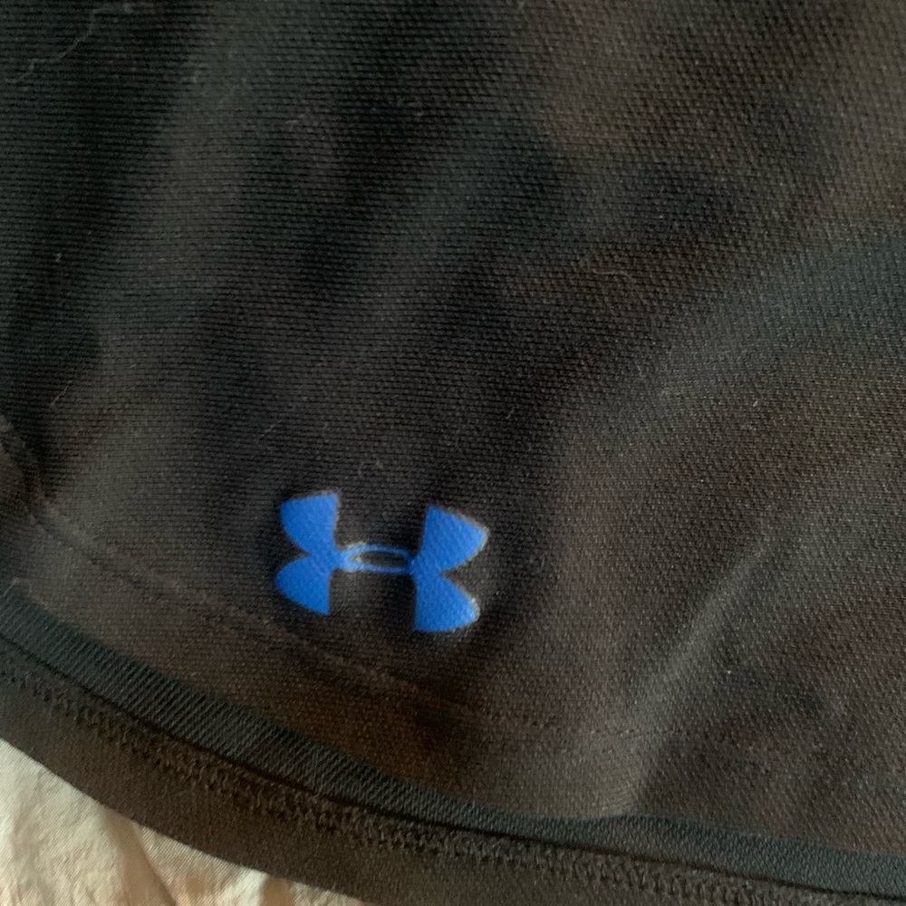 Womens under armour  xl black with blue trim shorts - Picture 6 of 8